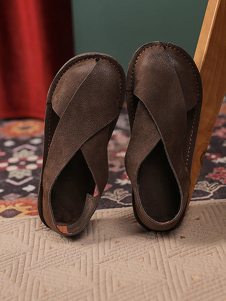 女性の夏の革の手作りのレトロな靴