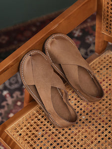 女性の夏の革の手作りのレトロな靴
