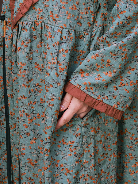 女性のベニテングレースの花柄ロングドレス