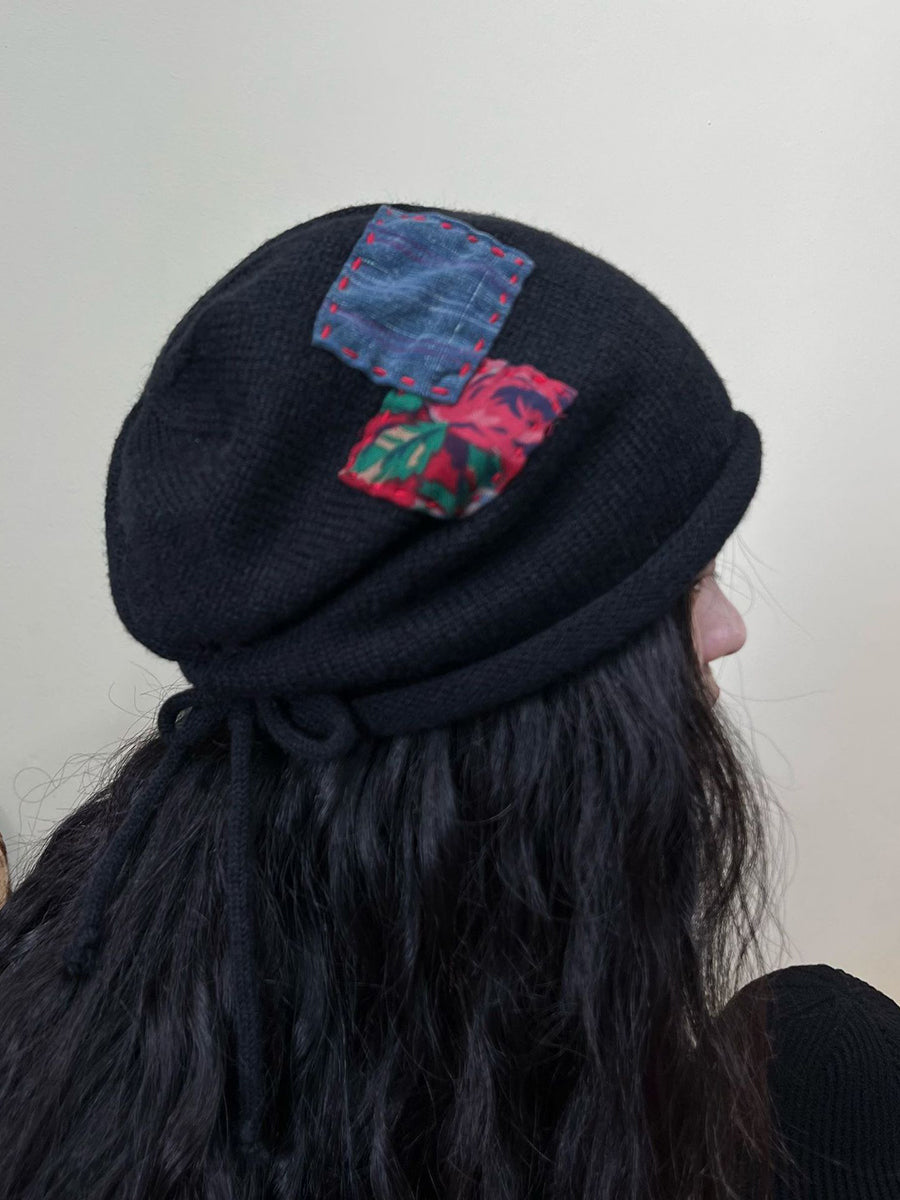 冬のヴィンテージパッチ芸術家気のある女性の暖かい帽子